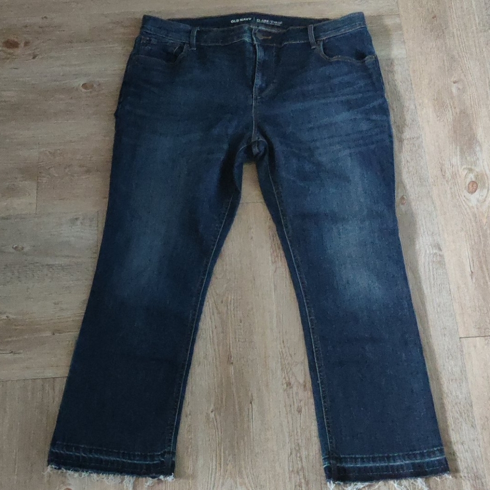 Old Navy size 14 frayed-hem crop jean